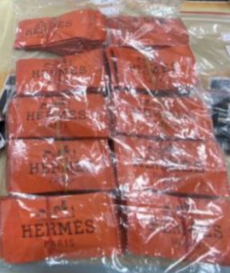 近百包的毒品咖啡包引起警方注意，冒用品牌名稱印在毒咖啡包上